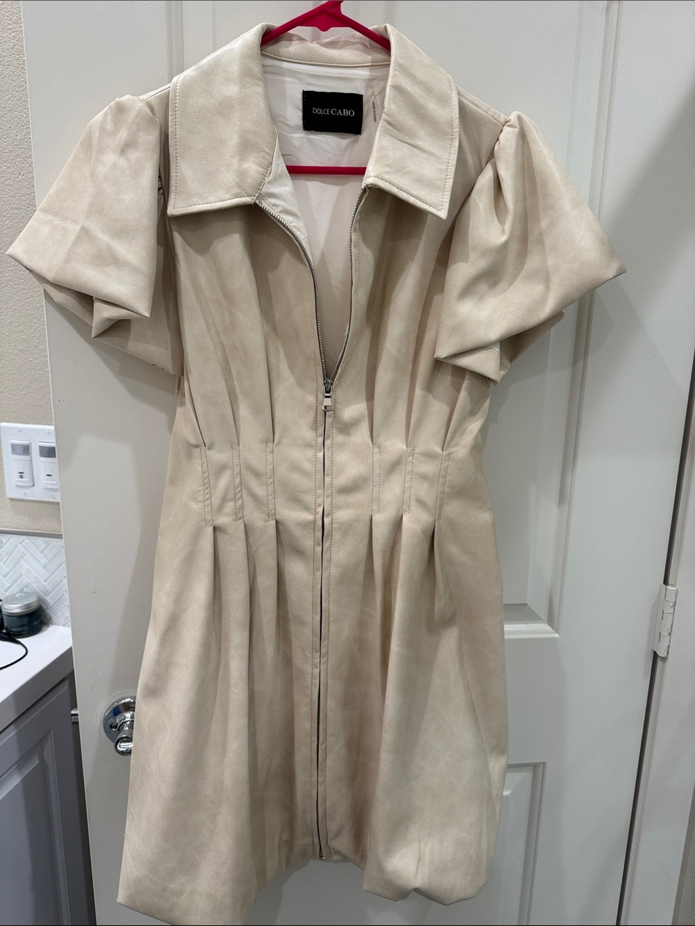 Dolce Cabo Cream Zip-Front Puff Sleeve Dress